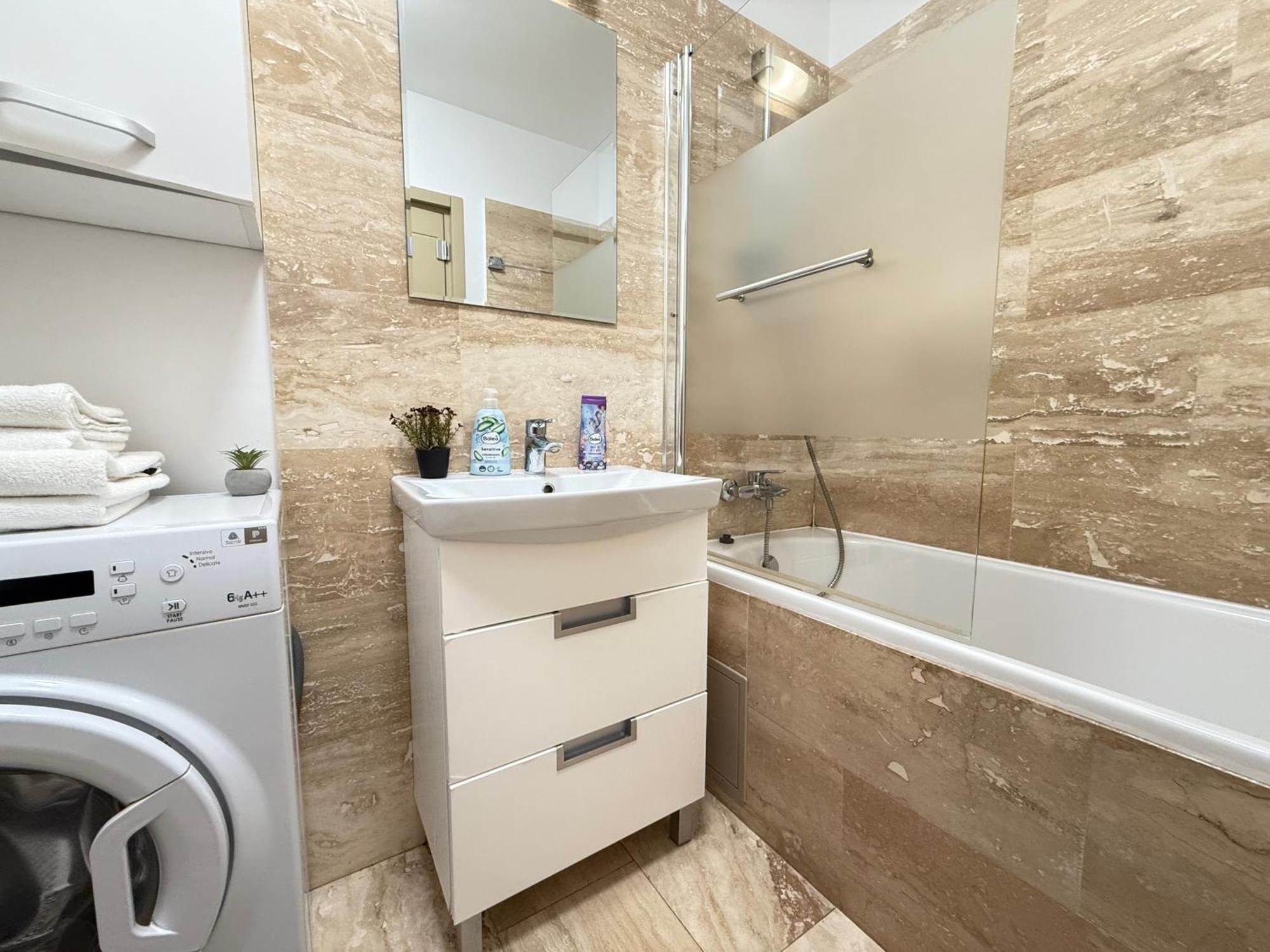Smart Stay Studio With Free Parking Яссы Экстерьер фото